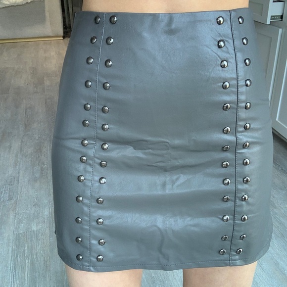 grey studded leather pencil skirt - Picture 3 of 3